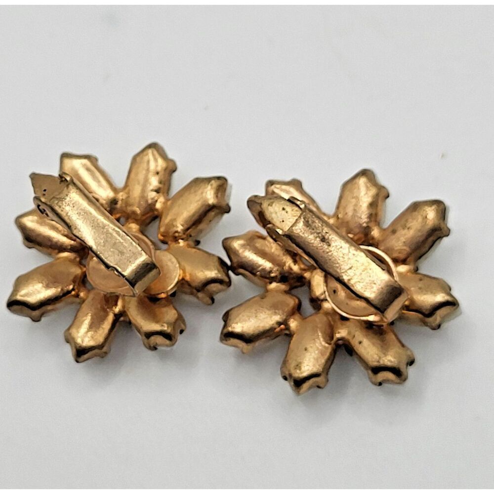 Vintage 60s Black and White Prong Set Flower Clip On Earrings 1in - Picture 4 of 5